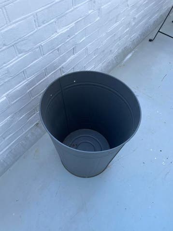 Grijze metalen emmer/prullenbak met deksel en handgreep