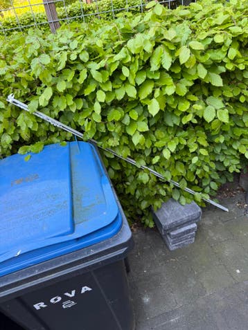 Gordijn rails verschuifbaar.