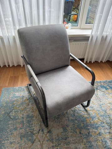 Gratis Grijze buizenframe fauteuil - Industriële look