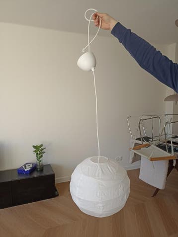 Gratis IKEA lamp - papieren bol met lichte scheurtjes