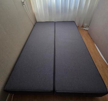 GRATIS AF TE HALEN  2 losse boxen en matras 140 x 200