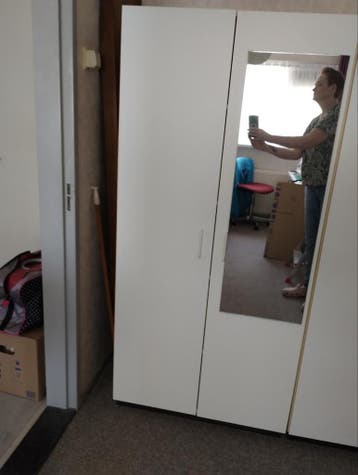 4 dubbele witte kasten met planken en hangruimte