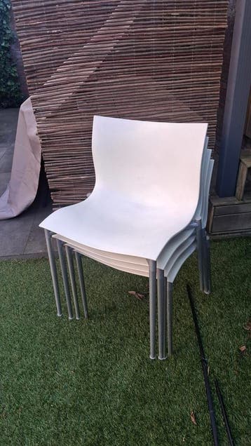 Gratis. Driade Lord Yo by Strack. Set van 4 witte stoelen