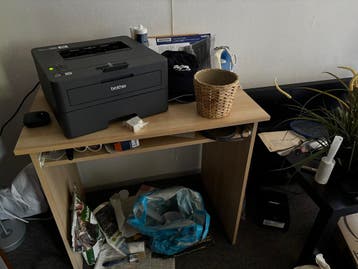 Gratis bureautje en lack tafeltje