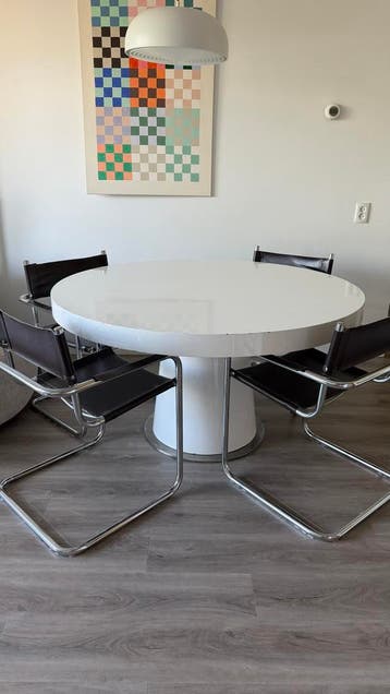 Massieve ronde eettafel wit - 135x74 cm - Gebruikt - Gratis