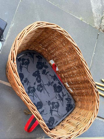 Gratis basis dieren fietsmand zonder bevestiging
