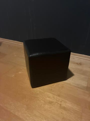 Zwarte Nepleren Poef - Comfortabel en Stijlvol