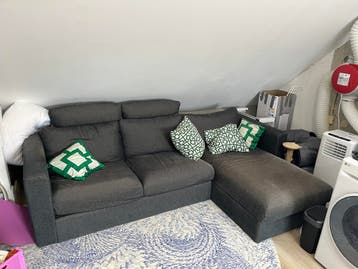 Ikea bank met twee sets poten voor verschillende hoogtes