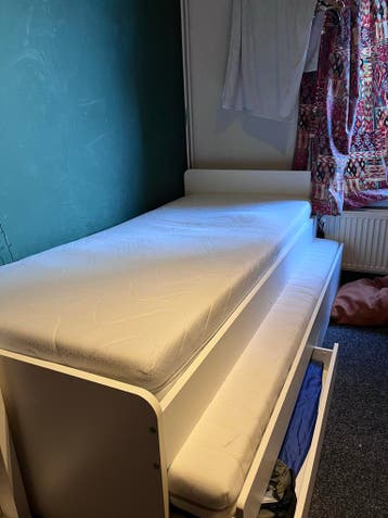 IKEA Bed met Logeerbed, Lades en Matrassen