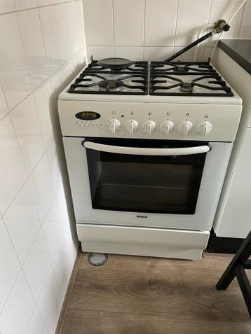 Bosch Vrijstaand Gasfornuis met Oven - Zo goed als nieuw