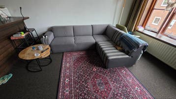 Gratis/ moet nu weg. grijze hoekbank met chaise longue