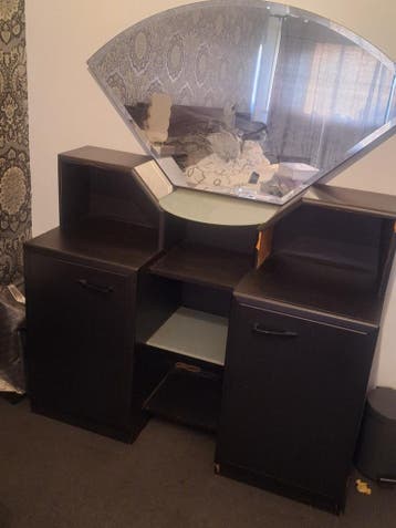 GRATIS  Zwarte kaptafel veel opbergruimte en aparte spiegel