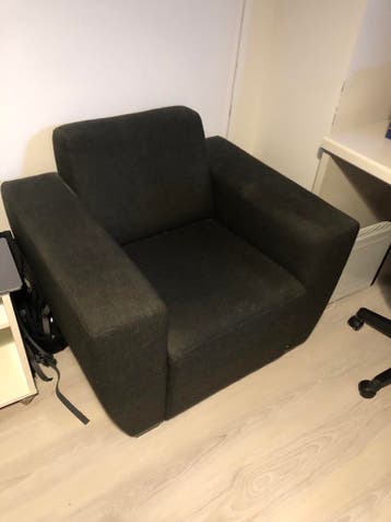 Comfortabele donkergrijze fauteuil