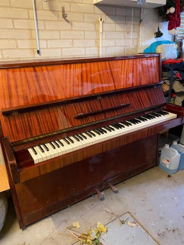 Wij gunnen iemand gratis onze piano van merk Irmbach