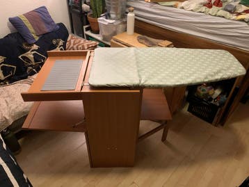Strijkplank met opbergruimte en uitklapbare tafel