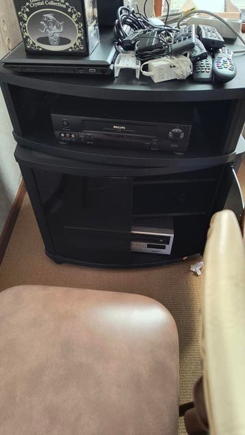 Gratis tv meubel op te halen in Simpelveld