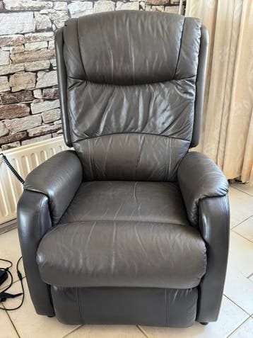 SPOED GRATIS Zwarte lederen fauteuil staopstoel elektrisch