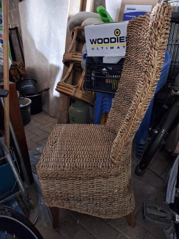 Gratis 6 eetkamerstoelen hyacint