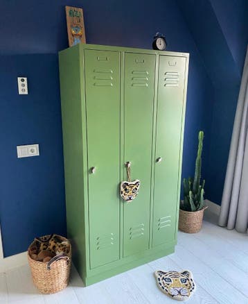 Groene kleding kast gratis af te halen!