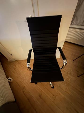 Zwarte Bureaustoel met Chrome Details