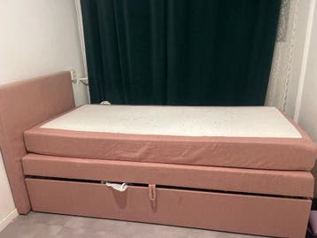 2x eenpersoons boxspring gratis af te halen woensdag 29/04