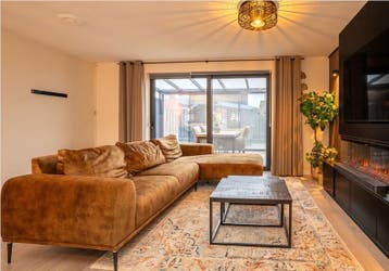 Ruime hoekbank – stijlvolle gouden kleur 310 cm breed gratis