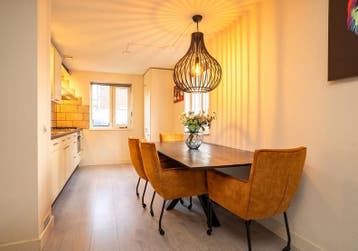 Zwarte eettafel – strak en tijdloos design gratis