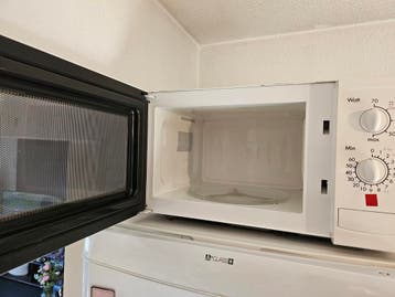 Compacte LG magnetron - Klein, oud, maar in goede staat
