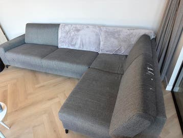 Gratis Grijze hoekbank met lichte beschadiging