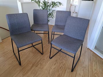 gratis 4 eettafel stoelen grijze stof
