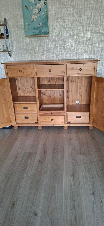 Kast Lengte 1,5 m breedte 47cm hoogte 1,17 m