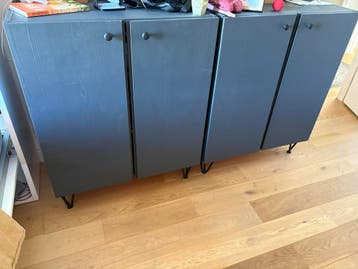 !GRATIS! Twee rotsgrijze IKEA Ivar kasten met hairpin poten