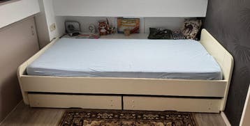 Eénpersoonsbed, met verstelbare spiraal en lades