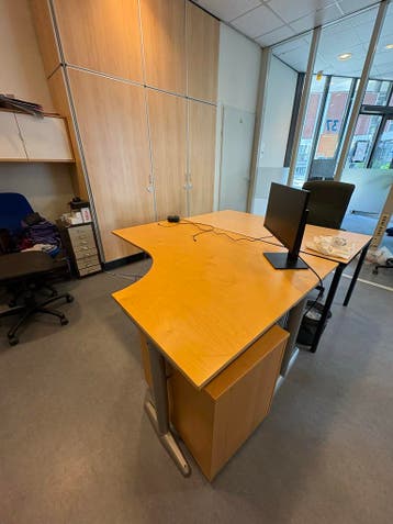 Ruim hoekbureau 180/120-80