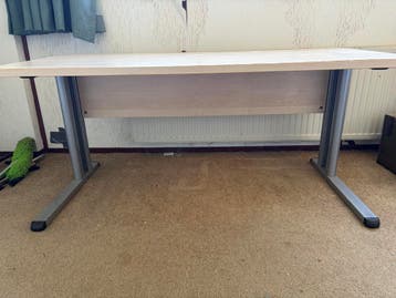 Gratis af te halen: Ruim bureau (160x60cm)