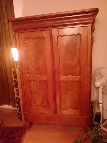 Kast met planken
