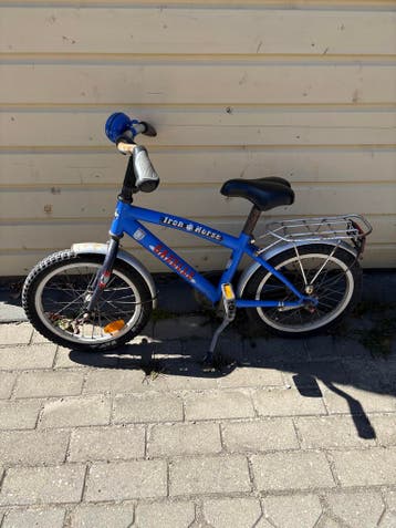 Blauwe kinderfiets 