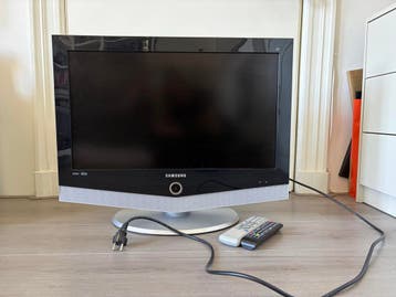 Samsung LE26R51BX/XEC LCD TV met afstandsbedieningen