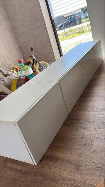 Gratis! Wit tv-meubel met opbergruimte