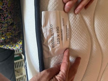 Matras van een half jaar oud, nog netjes.