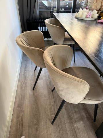 7 stoelen gratis af te halen (LEES DE OMSCHRIJVING GOED)