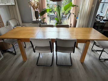 Uitschuifbare eettafel van echt eikenhout