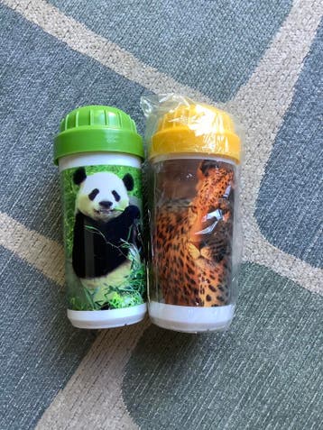 2 WWF bekers met draaidop,panda en Jaquar