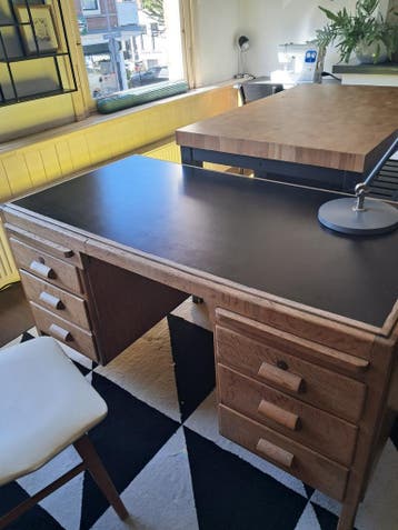 Gratis groot houten bureau