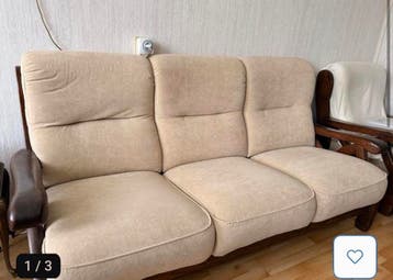 Gratis Comfortabele 3-zitsbank met houten frame