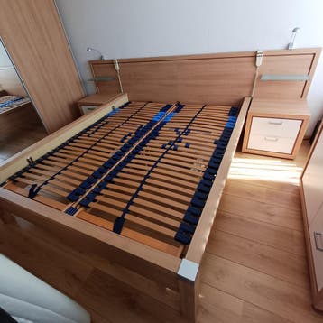 GERESERVEERD Bed  160 x 200 + 2 nachtkastjes en commode