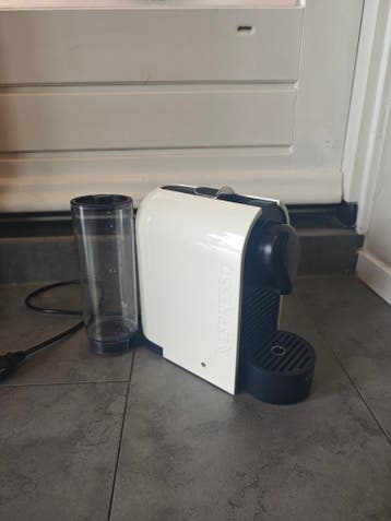 Nespresso Krups NX260 koffiemachine - lekt, voor onderdelen