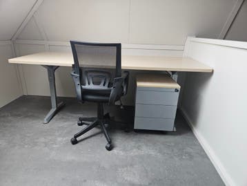 GRATIS bureau 200x80cm - deze week afhalen