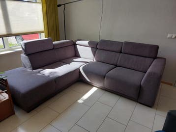 Comfortabele hoekbank met verstelbare hoofdsteunen