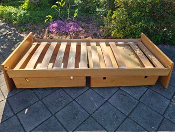 2x Massief houten bedden 90x200cm met opberglades
